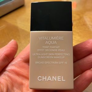 Chanel vitalumiere aqua foundation